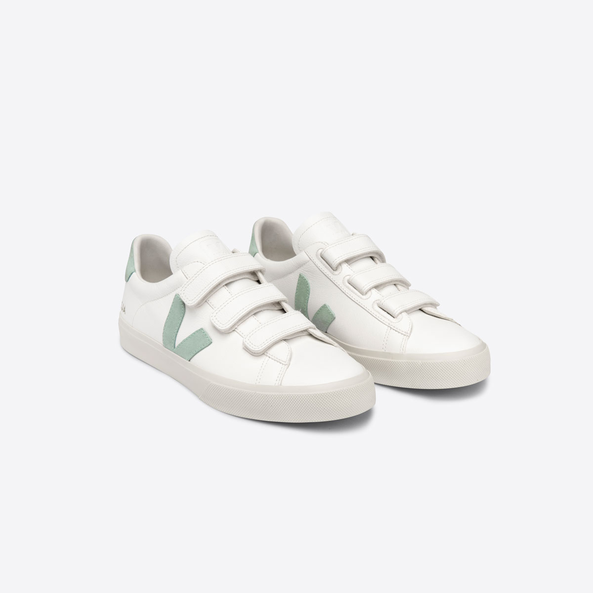 VEJA RECIFE chromefree leather white matcha